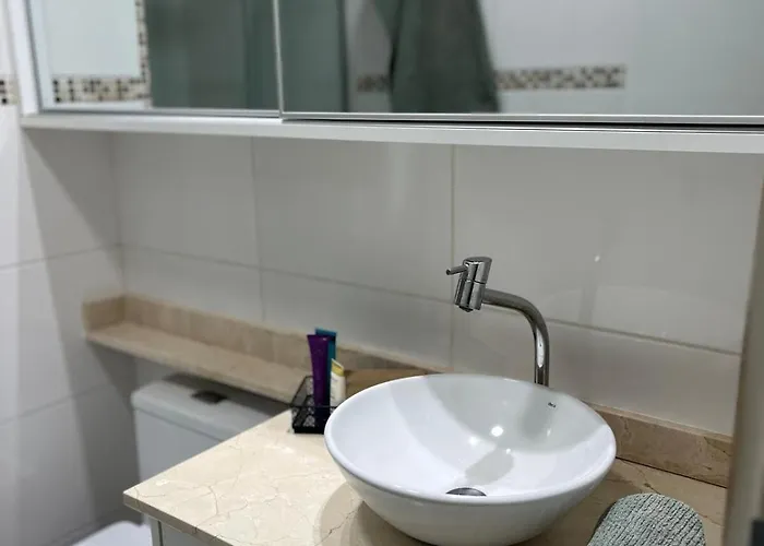 Com Estacionamento *